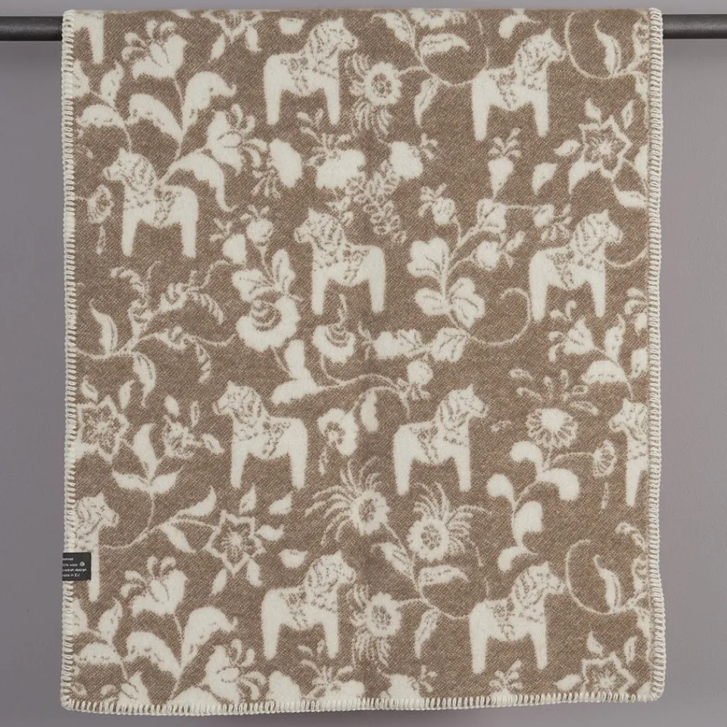 Babyfiltar|Ullplädar<Arvidssons textil Barnfilt Leksand beige 65x95cm med dalahästar och kurbits