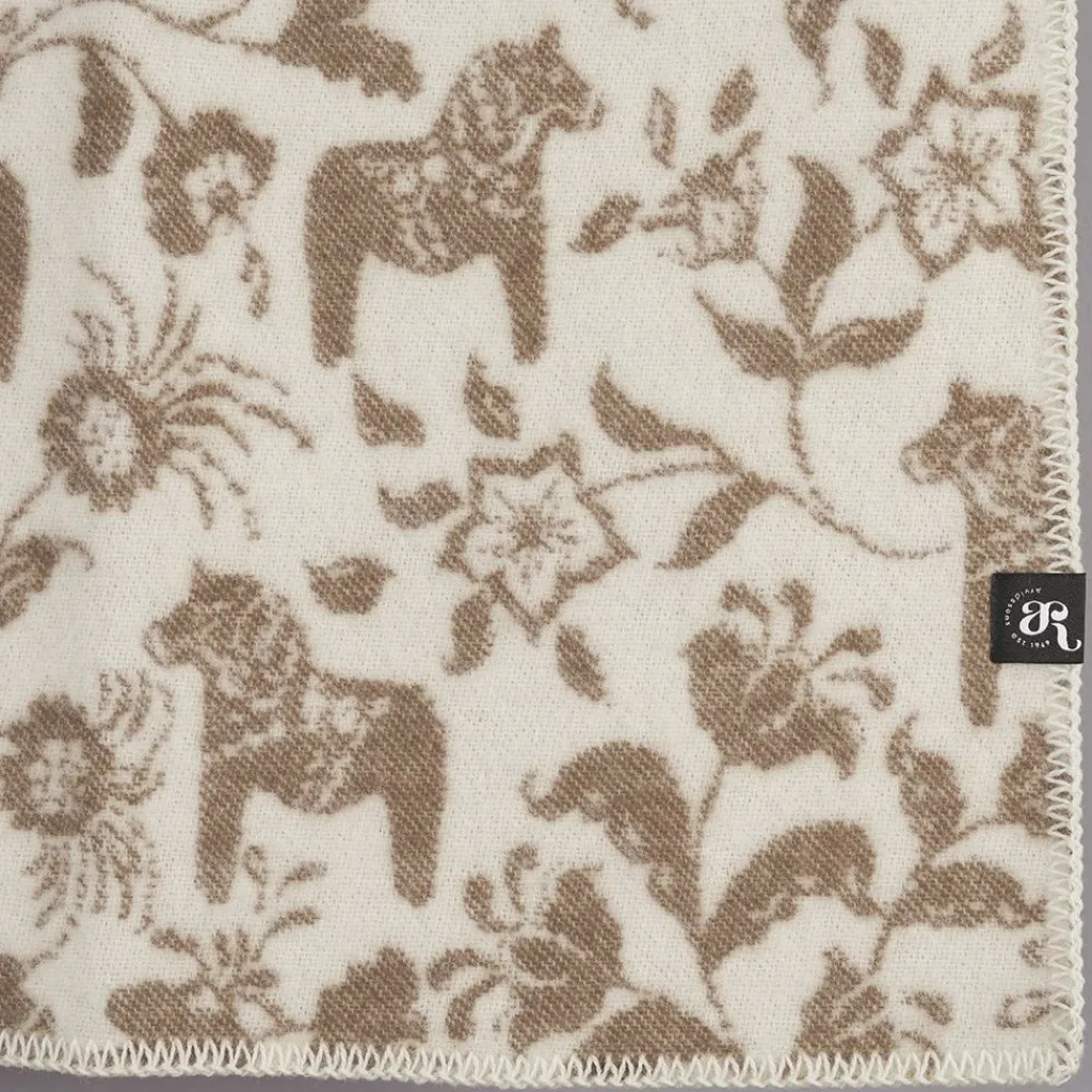 Babyfiltar|Ullplädar<Arvidssons textil Barnfilt Leksand beige 65x95cm med dalahästar och kurbits