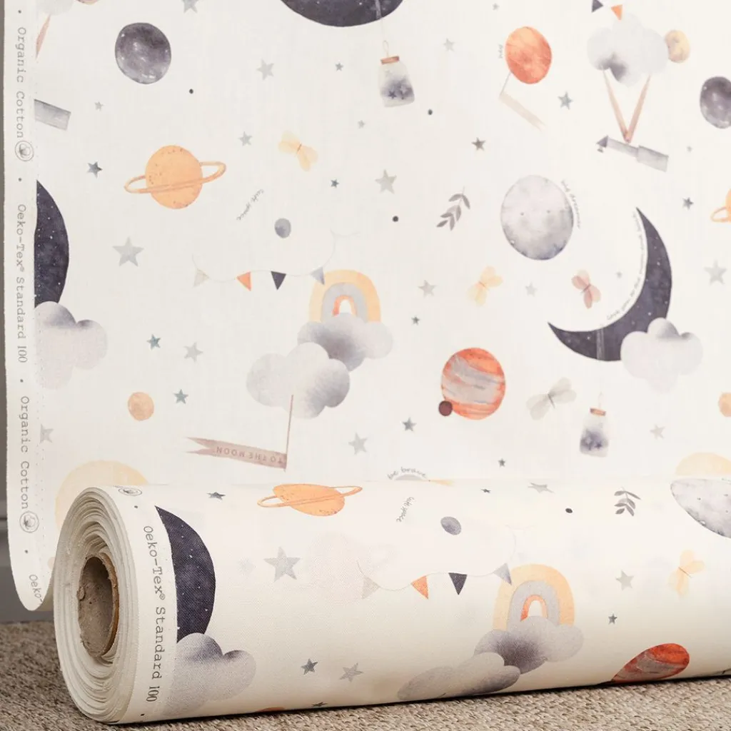 Gardintyger Mönstrade|Barnmönster<Nordisk Textil Big Dreamer tyg – Barntyg med månar, planeter & stjärnor