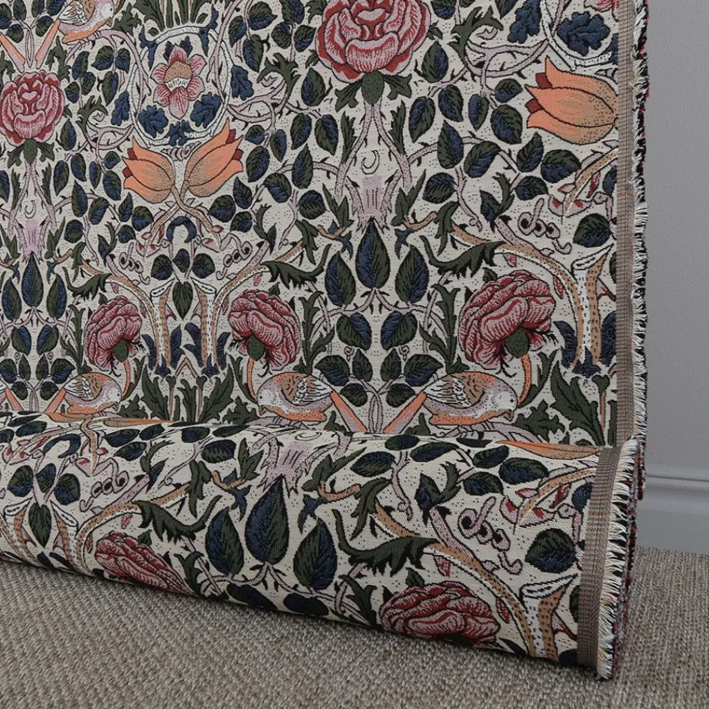 Blommiga Möbeltyger|Mönstrade Möbeltyger< Bird roses blue möbeltyg