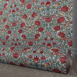 Mönstrade Möbeltyger<Nordisk Textil Birds and roses grön-röd Gobelängtyg