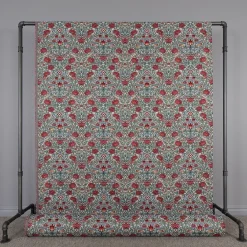 Mönstrade Möbeltyger<Nordisk Textil Birds and roses grön-röd Gobelängtyg