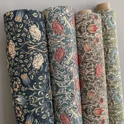 Arts & Crafts Tyger|Gardintyger Mönstrade< Birds and roses marin tyg