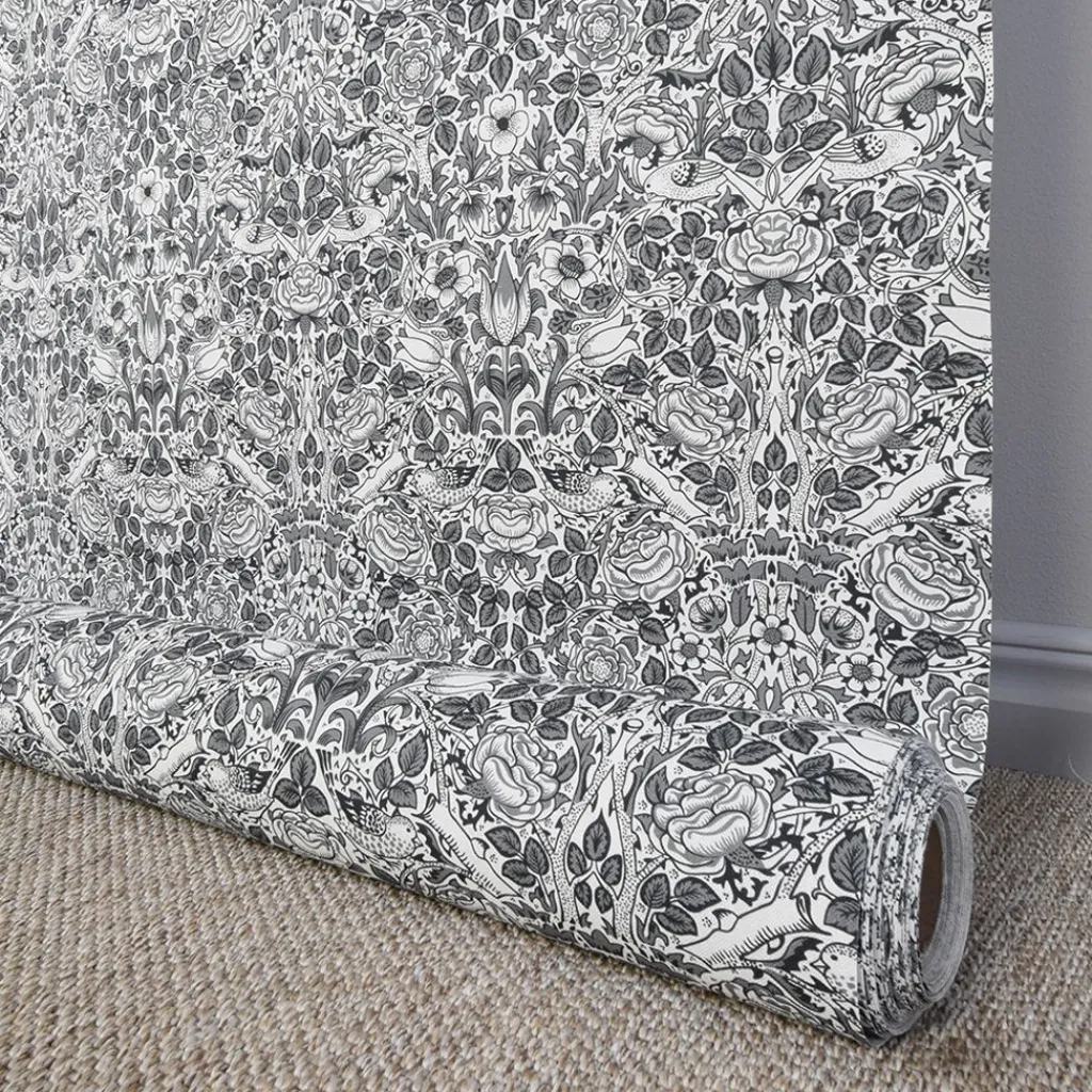 Arts & Crafts Tyger|Gardintyger Mönstrade< Birds and roses vit-svart tyg
