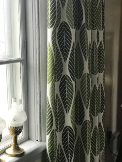 Gardintyger Mönstrade|Arvidssons Textil<Arvidssons textil Blader grön tyg
