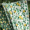 Gardintyger Mönstrade|Arvidssons Textil<Arvidssons textil Citronlycka vit tyg med citroner