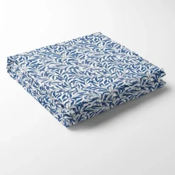 Bordsduk<Nordisk Textil Ester blå bordsduk med tidlöst bladmönster
