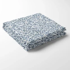 Bordsduk<Nordisk Textil Ester duvblå bordsduk med tidlöst bladmönster