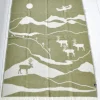 Ullplädar<Arvidssons textil Fjällvandring grön– Ullpläd med fjällinspirerat mönster