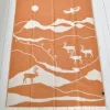 Ullplädar<Arvidssons textil Fjällvandring orange – Ullpläd med fjällinspirerat mönster