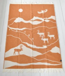 Ullplädar<Arvidssons textil Fjällvandring orange – Ullpläd med fjällinspirerat mönster