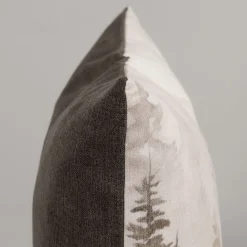 Mönstrade Kuddfodral<Fondaco Forest kuddfodral - dimhöljd urskog i mjuka toner