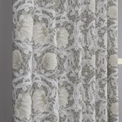 Gardiner Mönstrade<Nordisk Textil Grace beige gardiner - Klassisk blommig Arts and Crafts design
