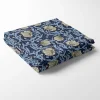 Bordsduk<Nordisk Textil Grace blå bordsduk - Klassisk blommig Arts and Crafts design