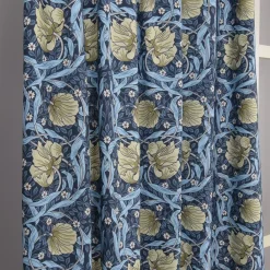 Gardiner Mönstrade<Nordisk Textil Grace blå gardiner - Klassisk blommig Arts and Crafts design
