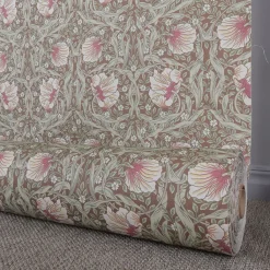 Arts & Crafts Tyger|Gardintyger Mönstrade<Nordisk Textil Grace brun tyg - Klassisk blommig Arts and Crafts design
