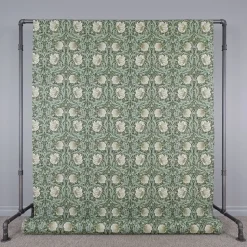 Arts & Crafts Tyger|Gardintyger Mönstrade< Grace grön tyg - Klassisk blommig Arts and Crafts design