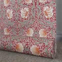 Arts & Crafts Tyger|Gardintyger Mönstrade<Nordisk Textil Grace röd tyg - Klassisk blommig Arts and Crafts design
