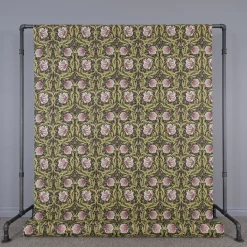 Arts & Crafts Tyger|Gardintyger Mönstrade< Grace rosa/grön tyg - Klassisk blommig Arts and Crafts design