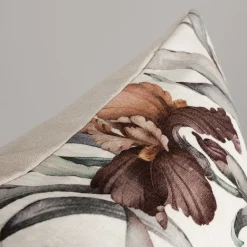 Mönstrade Kuddfodral<Fondaco Iris offwhite kuddfodral 48x48cm vackra irisblommor i milda färger