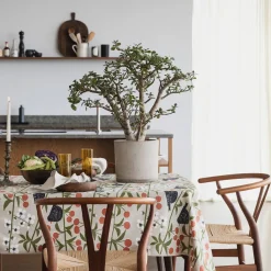Bordsduk<Almedahls Körsbärsträdgården beige bordsduk -