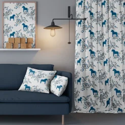 Gardintyger Mönstrade|Arvidssons Textil<Arvidssons textil Kurbits blå tyg med dalahästar