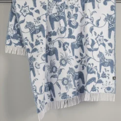 Ullplädar<Arvidssons textil Leksand blå ullpläd 130x170 cm – dalahästar i 100% ull