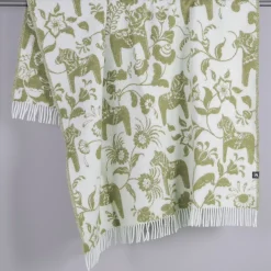 Ullplädar<Arvidssons textil Leksand grön ullpläd 130x170 cm – dalahästar i 100% ull