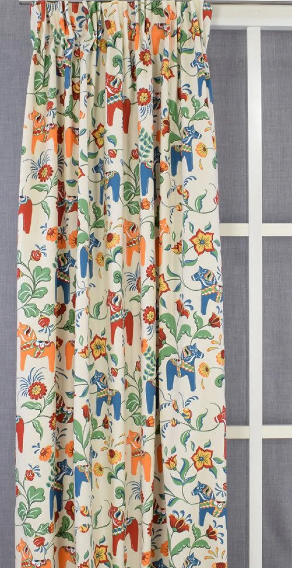 Gardiner Mönstrade<Arvidssons textil Leksand natur gardiner med traditionellt dalahästtryck
