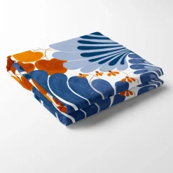 Bordsduk<Arvidssons textil Lisette blå/orange bordsduk - en dekorativ duk med mjuka former
