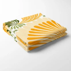 Bordsduk<Arvidssons textil Lisette gul bordsduk - duka med varm färgprakt och retrokänsla