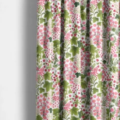 Gardintyger Mönstrade|Arvidssons Textil<Arvidssons textil Mormors Täppa tyg – Blommigt tyg med romantisk sommarkänsla