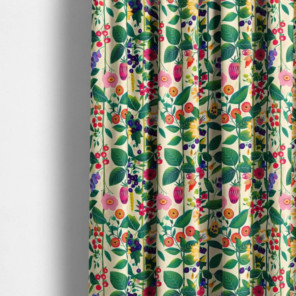 Gardintyger Mönstrade<Nordisk Textil Nordisk Flora tyg - skandinaviska bär och blommor
