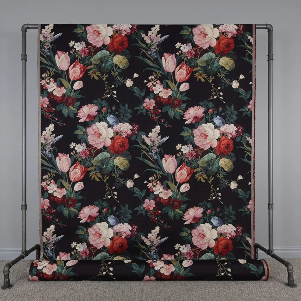 Blommiga Möbeltyger|Mönstrade Möbeltyger< Painted vintage bouquet möbeltyg