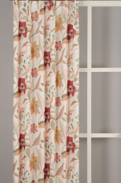 Gardiner Mönstrade<Nordisk Textil Paths gardiner - ljusa nyanser med blomstermotiv