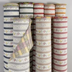 Randiga Möbeltyger|Mönstrade Möbeltyger<Nordisk Textil Portugal ljusgrå randigt stiltyg för möbelklädsel