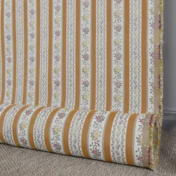 Randiga Möbeltyger|Mönstrade Möbeltyger<Nordisk Textil Portugal ockra randigt stiltyg för möbelklädsel
