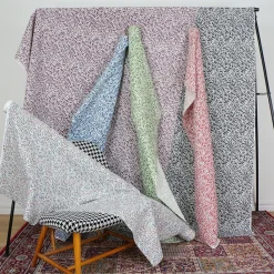 Arts & Crafts Tyger|Gardintyger Mönstrade<Jakobsdals Ramas ljusgrå tyg med kvistar och blad