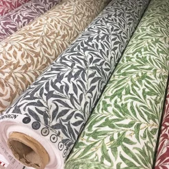 Arts & Crafts Tyger|Gardintyger Mönstrade<Jakobsdals Ramas mörkgrå tyg med kvistar och blad
