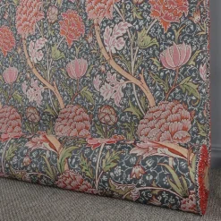 Mönstrade Möbeltyger< Rosengömma blå - slitstarkt gobelängtyg i arts & crafts-stil