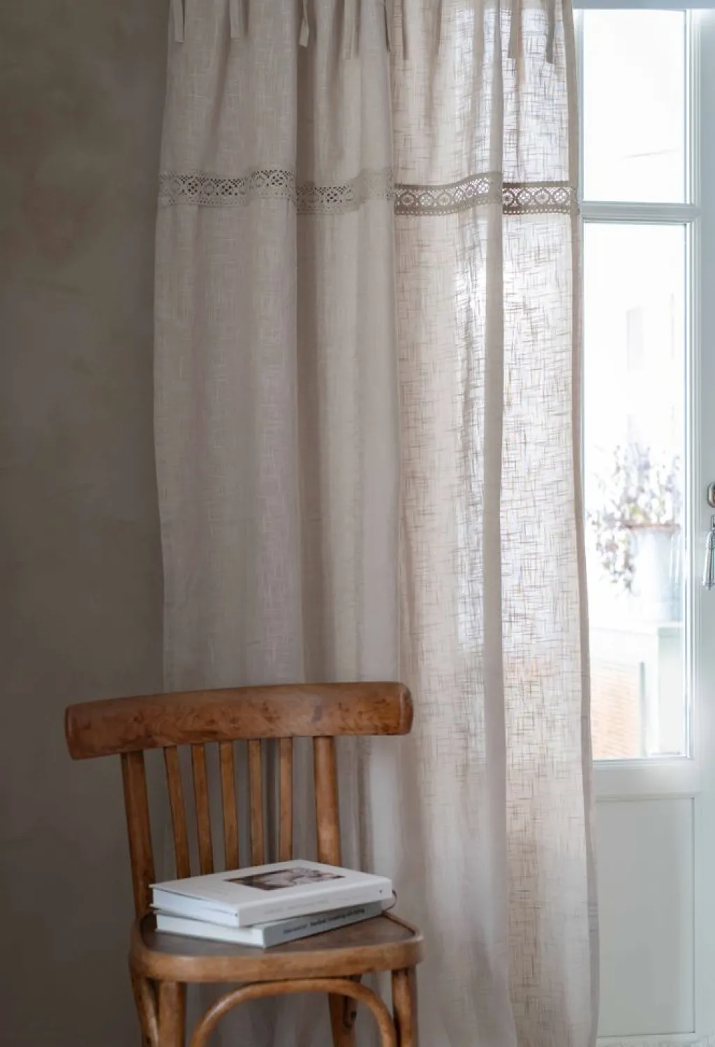 Spetsgardiner|Gardiner Enfärgade<Fondaco Sanna beige knytbandsgardiner med dekorativt spetsband