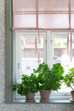 Hissgardiner<Fondaco Sanna rosa hissgardin med dekorativt spetsband
