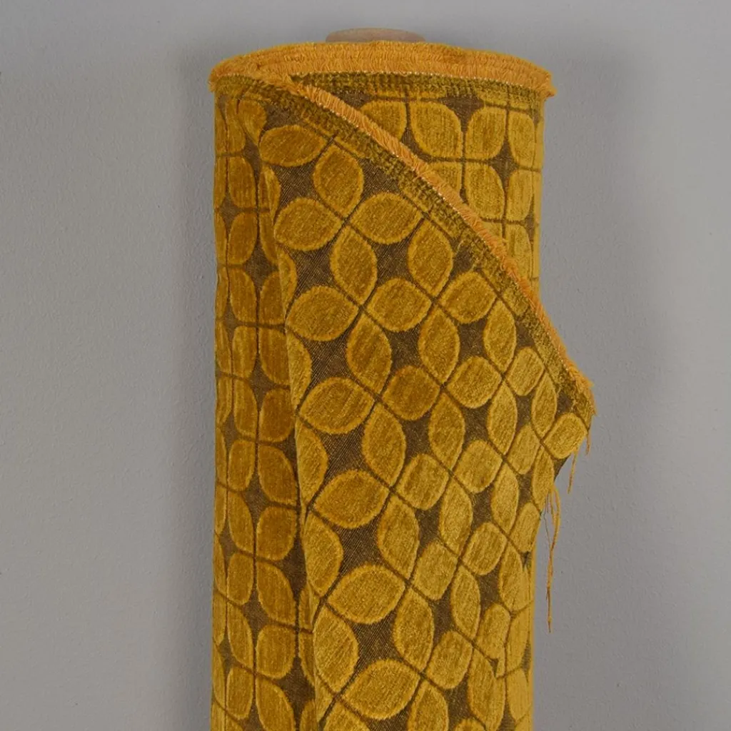 Mönstrade Möbeltyger< Soft retro leaf ochre möbeltyg