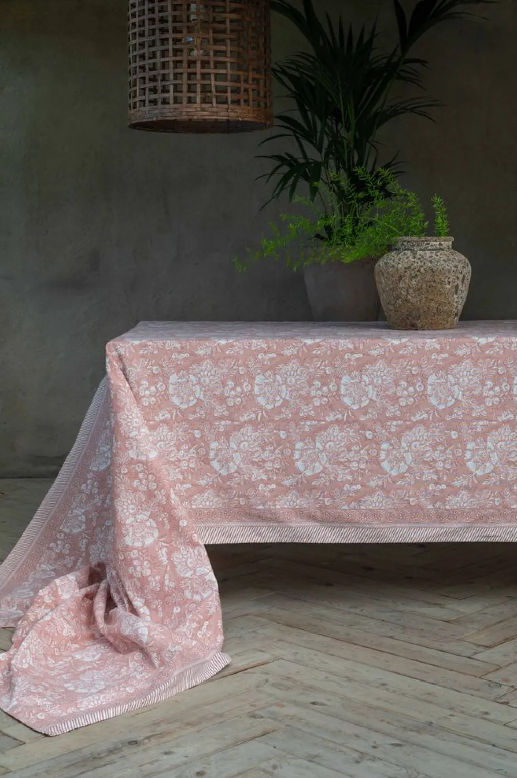 Bordsduk<Fondaco Sonia rosa blommig bordsduk i bomull 145x300cm