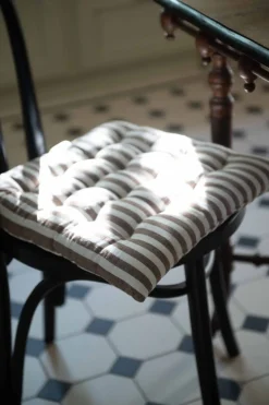 Sittunderlag<Fondaco Svea cognac sittdyna med handtag