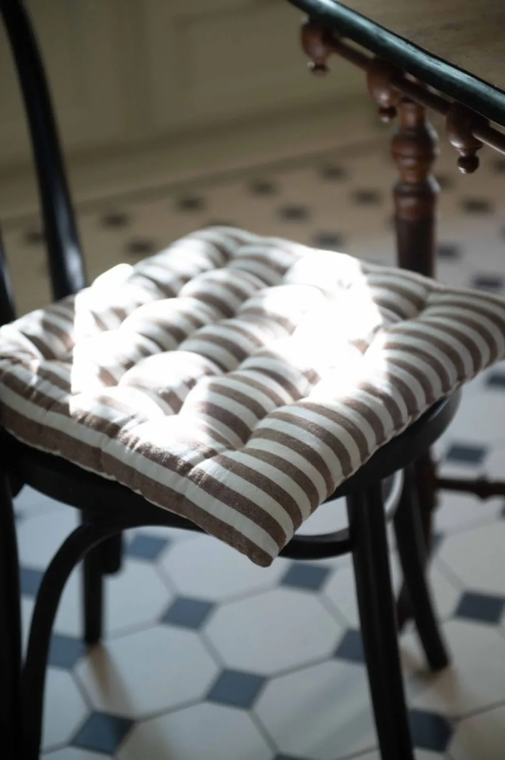 Sittunderlag<Fondaco Svea cognac sittdyna med handtag