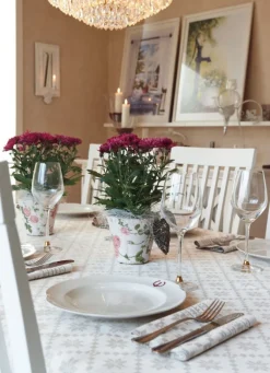 Bordsduk<Ekelund Åttebladsrose beige duk 150x260cm - s Linneväveri