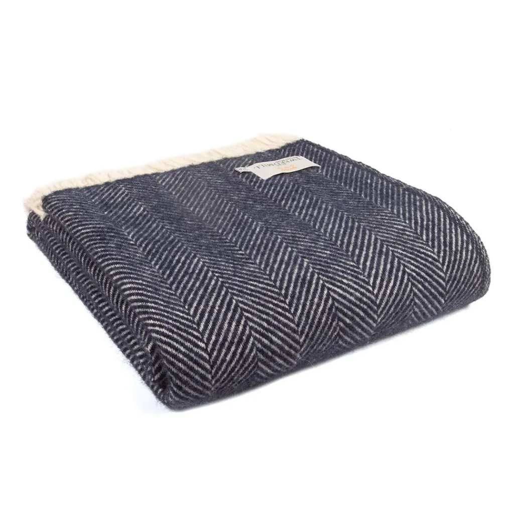 Ullplädar<Tweedmill textiles Ullpläd Fishbone Navy, 100% Ull, 150x183 cm