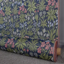 Mönstrade Möbeltyger< Vildflora - underbart gobelängtyg med blommönster