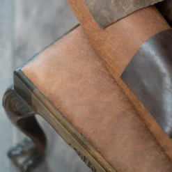 Enfärgade Fuskskinn<Nordisk Textil Vinny läderbrun - Hållbart fuskskinn med sliten vintage look